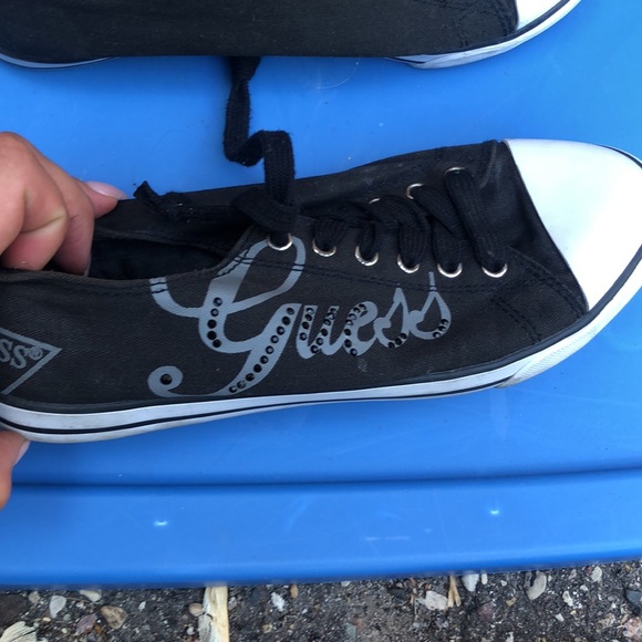 Guess sneakers - Picture 2 of 3